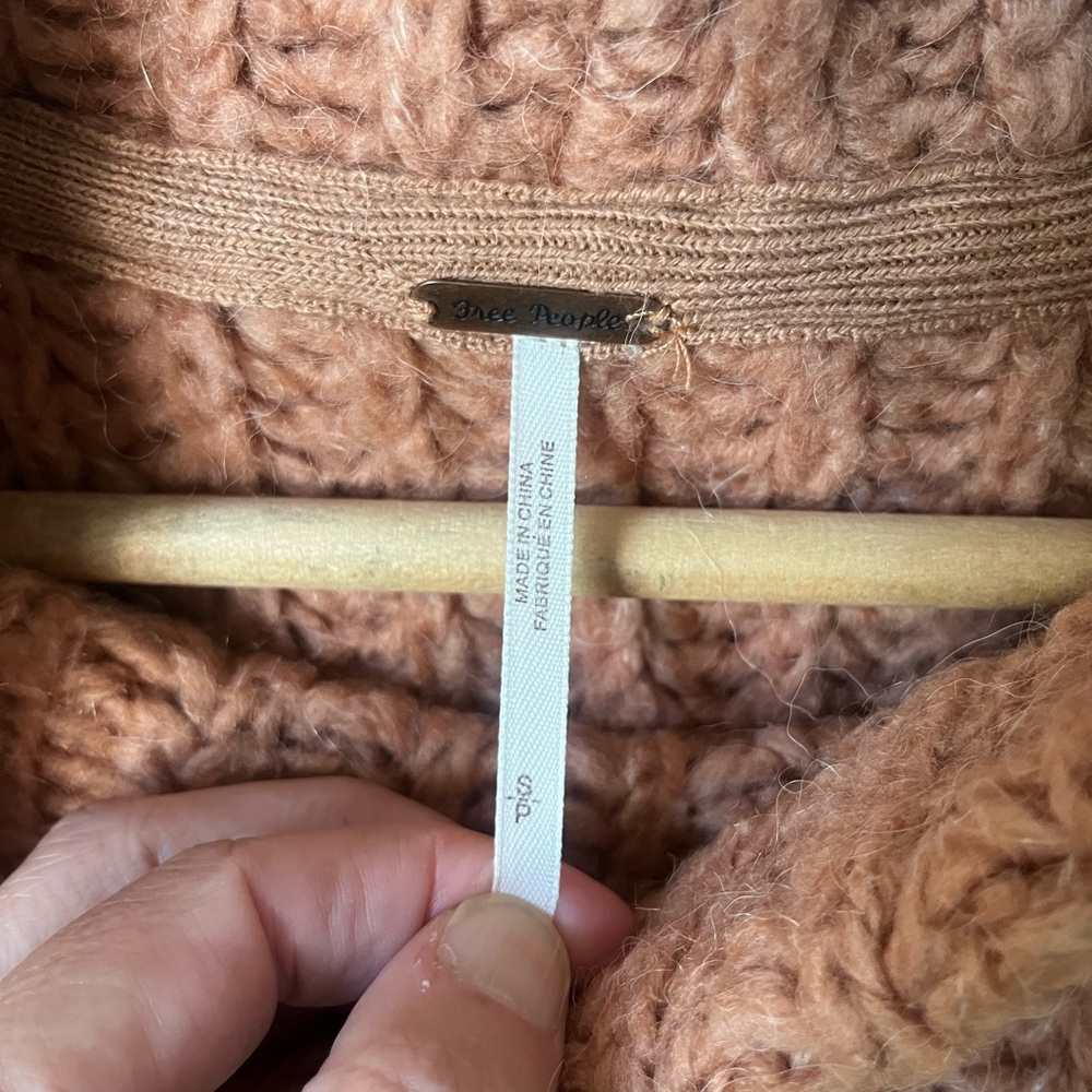 FREE PEOPLE Fluffy Fox Chunky Alpaca Sweater Peachy Papaya. Size Small - Picture 5 of 5